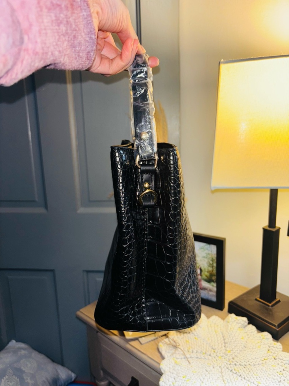 AOTA Elena Vegan Black Faux Croc Embossed Bucket Crossbody Bag - Picture 8 of 15